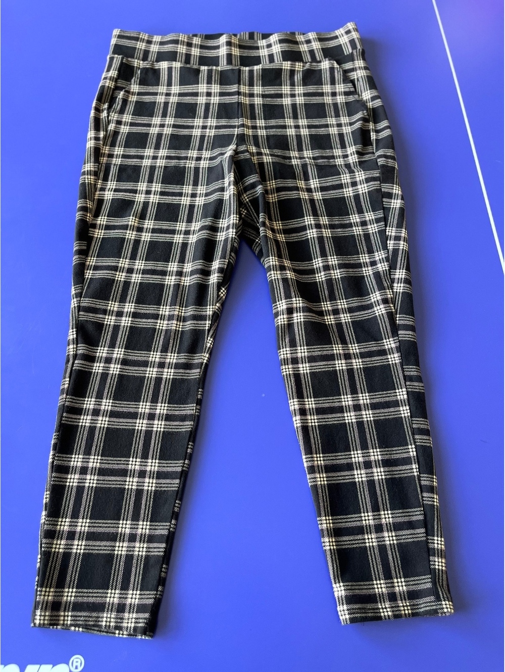 Torrid Black & Beige Plaid Slim Fit Dress Pants sz L / XL inseam 21” Leggings